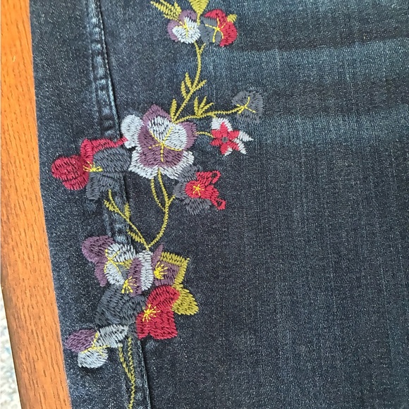 J Jill Women’s Dark Wash Embroidered Floral Jeans - Picture 3 of 7